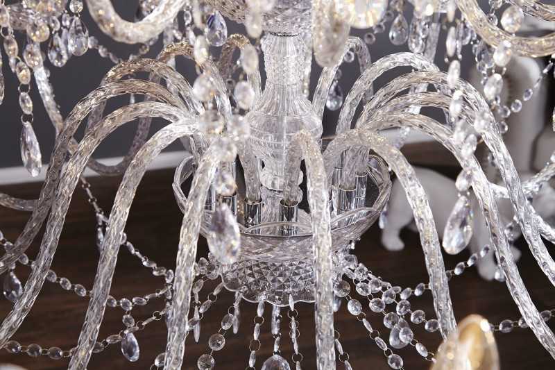 Lustre suspendu classique à 30 bougies coloris transparent