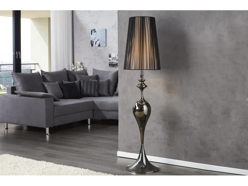 Lampadaire design baroque recouvert de fils de nylon noir