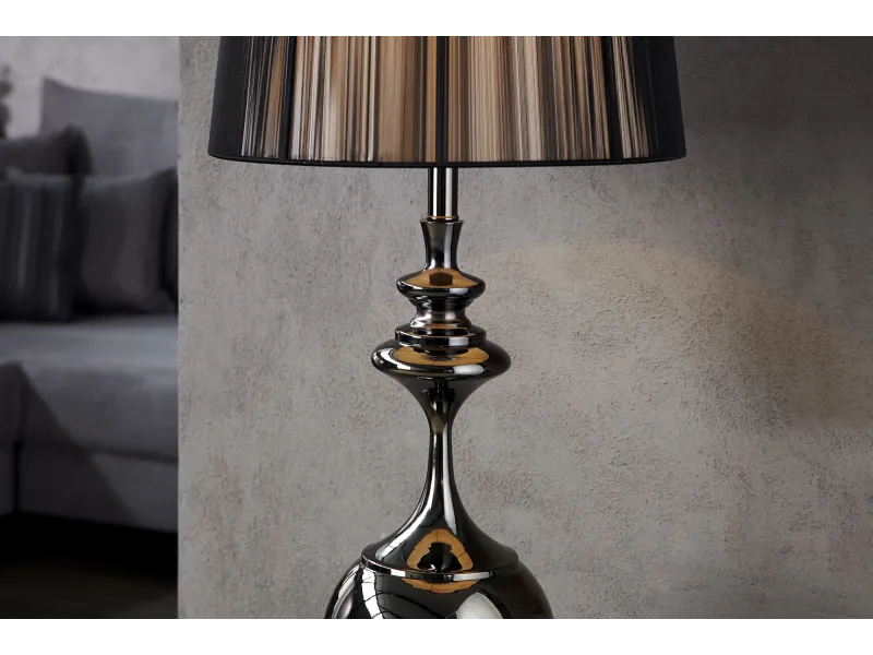 Lampadaire design baroque recouvert de fils de nylon noir