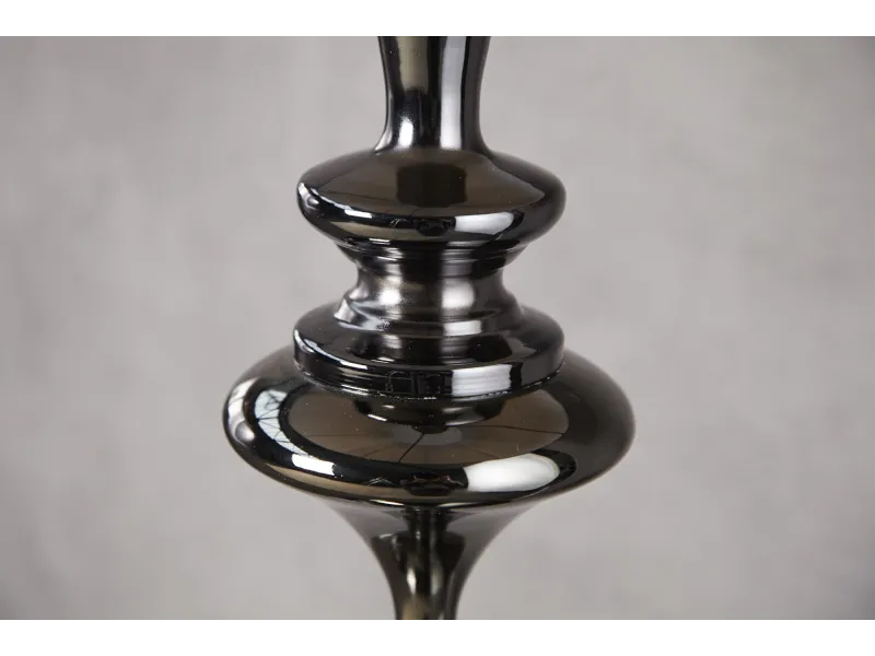 Lampadaire design baroque recouvert de fils de nylon noir