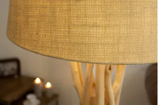 Lampadaire de 155 cm en bois flotté  coloris beige 2