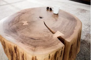 Table basse roulette en bois massif design naturel 2