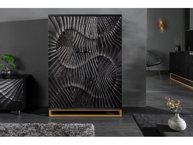 Armoire en  bois massif sculpté scorpion coloris noir 141cm pas cher