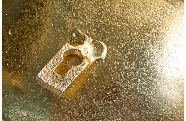 Miroir Variation 70 cm doré - Élégance et caractère artisanal