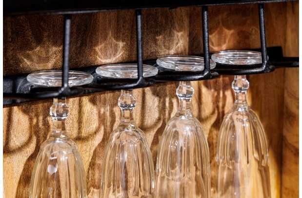 Armoire en  bois massif sculpté scorpion coloris noir 141cm pas cher