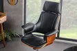Chaise de bureau Manhattan – Similicuir noir & bois de noyer