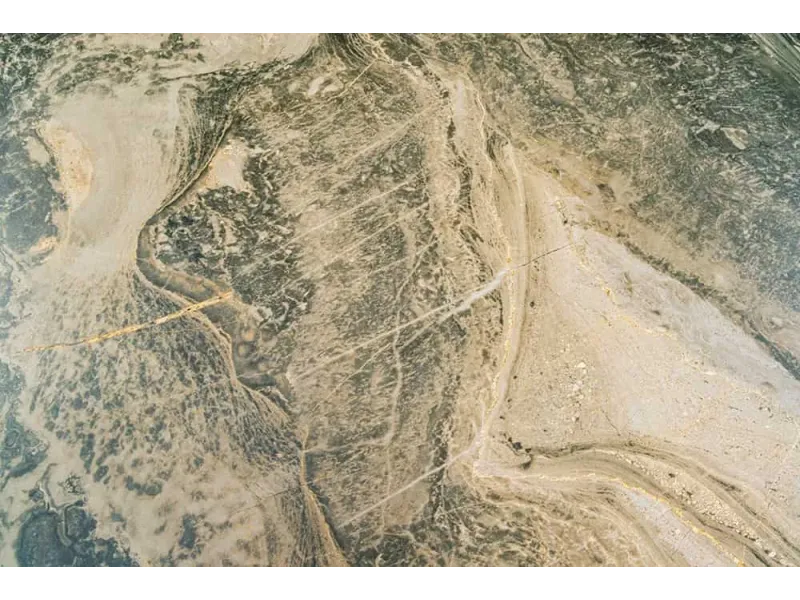 Table à manger extensible en céramique 180-225cm aspect marbre pas cher