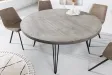 Table ronde Scorpion Ø120 cm — Manguier massif gris, pieds métal