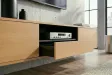 Meuble TV suspendu chêne naturel et noir 200 cm — Série Loft