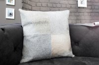 Oreiller design patchwork en vraie fourrure coloris gris