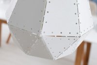Lampe suspension design scandinave coloris blanc en métal et en bois massif