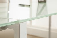 Bureau angulaire moderne coloris blanc laqué en verre trempé avec pieds en métal