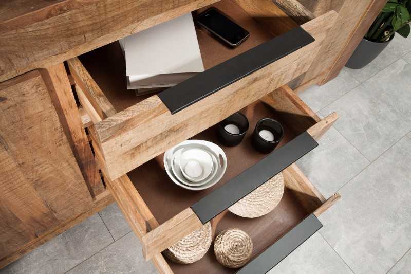 Bahut design industriel de couleur naturelle en bois massif à 2 portes et 3 tiroirs