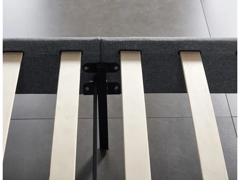 Lit moderne de 140 x 200 cm en tissu coloris gris