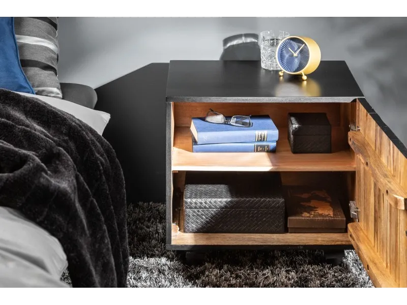 Table de chevet en bois massif sculpté scorpion coloris noir 50cm