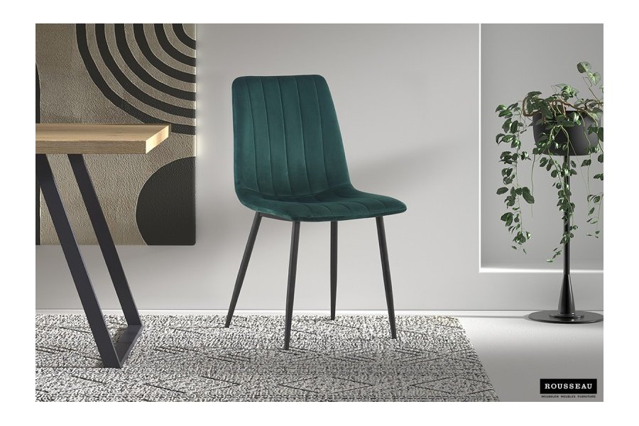 Chaise design en velours coloris vert, pieds noirs