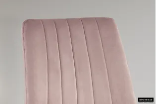 Chaise design en velours coloris rose, pieds noirs 2