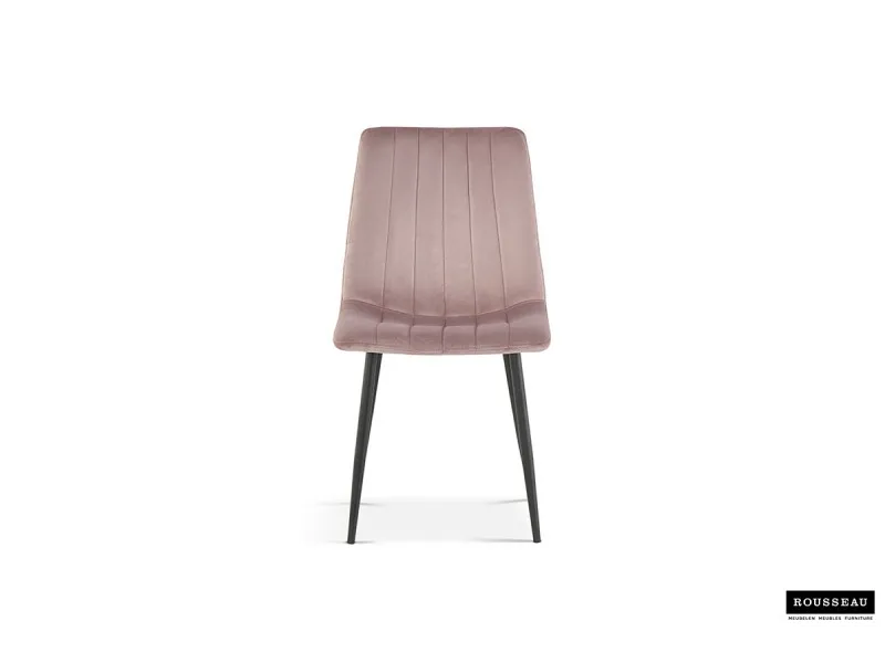 Chaise design en velours coloris rose, pieds noirs