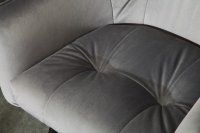 Tabouret de bar 100cm en velours coloris gris argenté avec accoudoirs