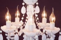 Lustre chandelier design avec 5 lumières en acrylique transparent