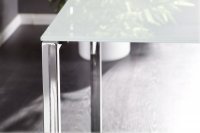 Bureau d'angle élégant en verre avec piétement en métal chromé